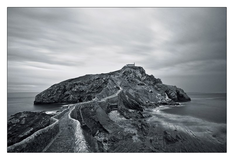 Gaztelugatxe-azul-II.jpg - Gaztelugatxe